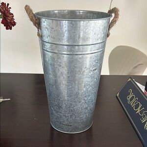 Flower vase